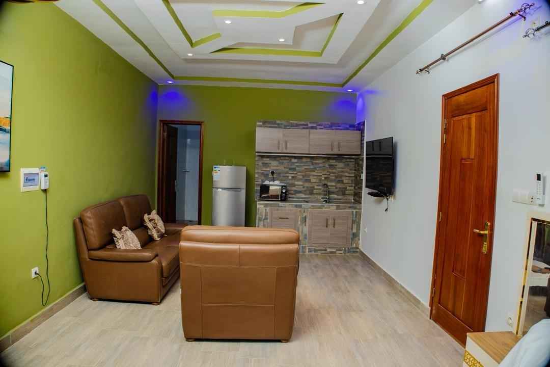 Studio - Salon avec canapé et table basse